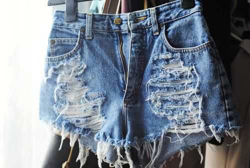 Как сделать модные рваные шорты из старых джинсов :: syl.ru