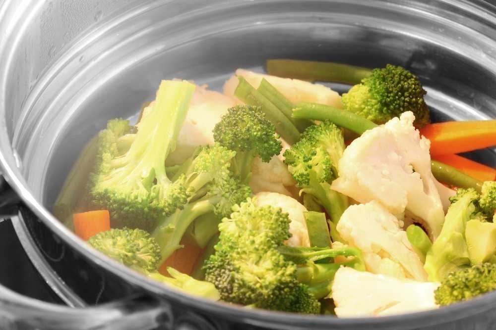 Что полезнее сырые овощи или вареные: польза и вред варки, какие лучше,  где больше витаминов и нитратов - правильное питание
