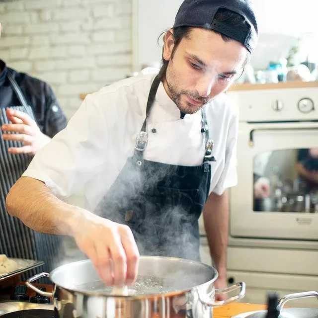 Как быстро научиться вкусно готовить с нуля — простые советы для мужчин