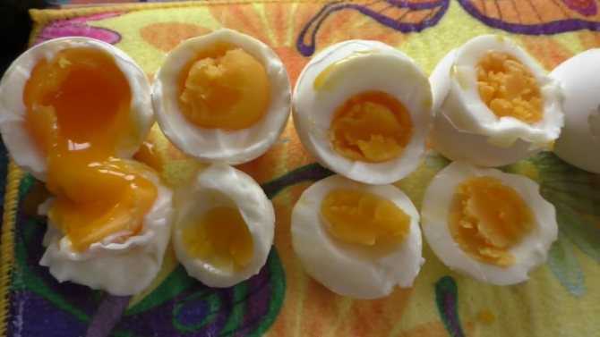 Кто правильно варит яйца, тот быстро их и чистит