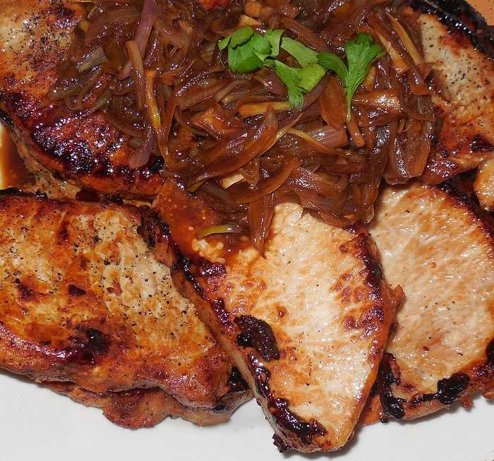 Как приготовить сочный стейк из свинины в духовке: лайфхаки и рецепты