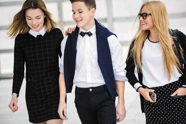 Как одеться старшекласснице в школу, студентке в вуз в 2021-м