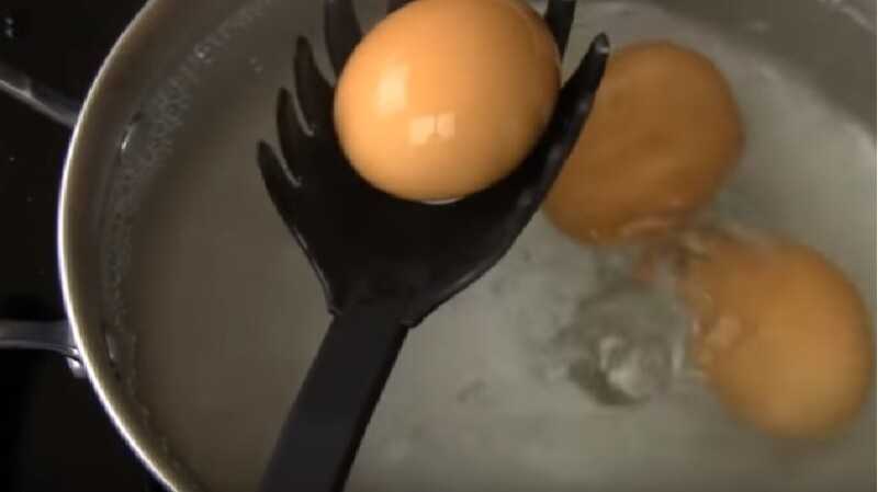 Как правильно варить яйца вкрутую, чтобы они не лопнули и легко почистились
