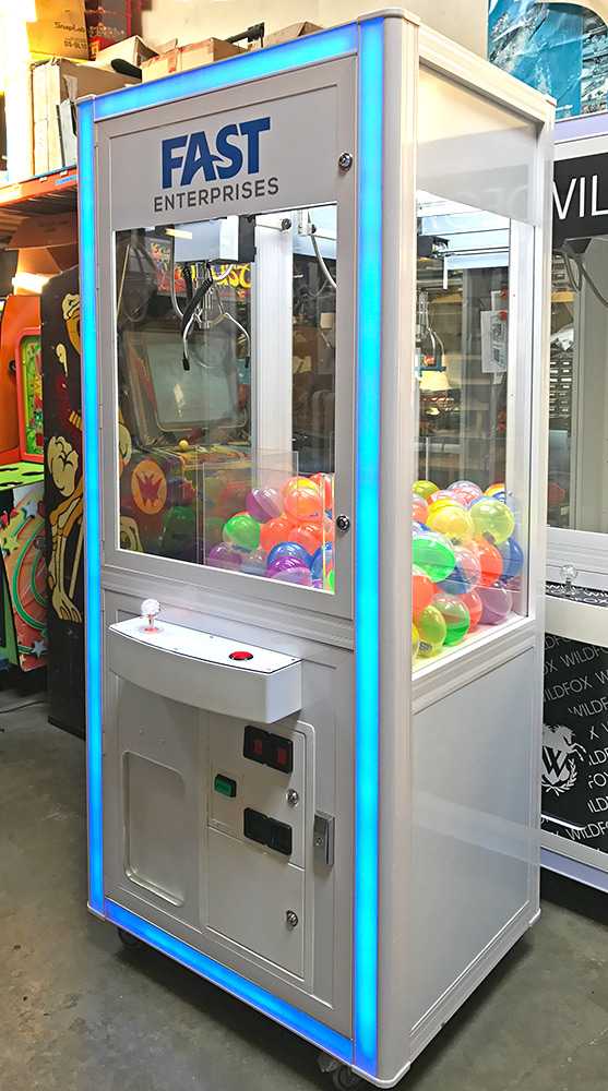 Автомат с игрушками берет и бросает игрушку - как выиграть у игрового автомата по захвату мягких игрушек «хватайка» | лазоревое небо