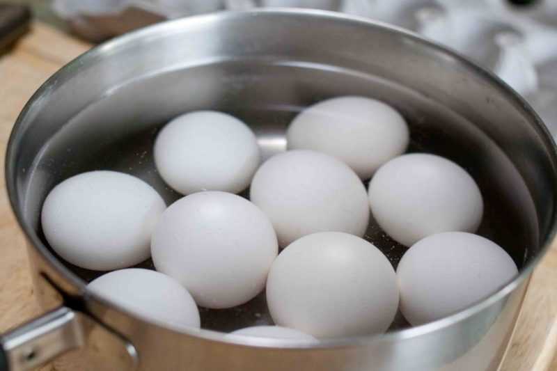 Как варить яйца, чтобы они не лопнули при варке и хорошо чистились