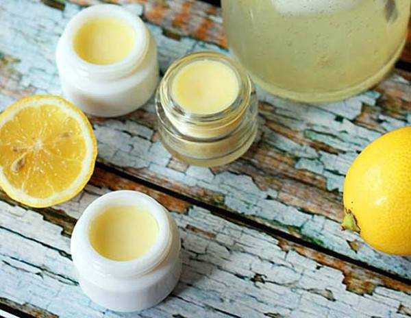 Как приготовить лимонное масло Лимонное масло можно применять по-разному: и как чистящее средство, и как средство для ухода за кожей Чтобы приготовить лимонное масло самостоятельно, вам понадобится кокосовое или миндальное масло