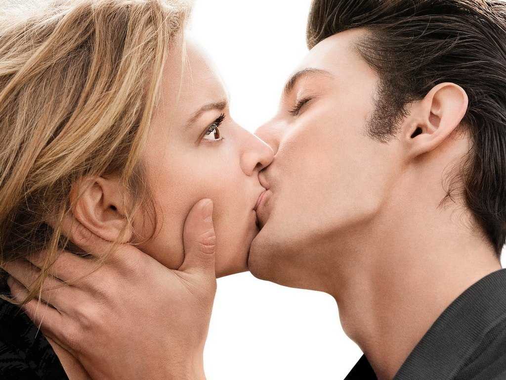 Как правильно целоваться с парнем