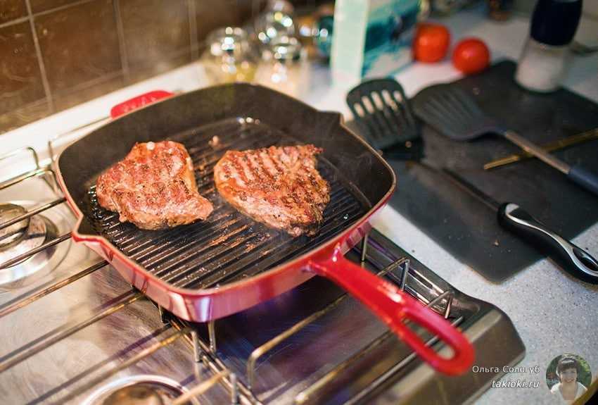 Как приготовить стейки из говядины на сковороде дома — лучшие рецепты, маринад