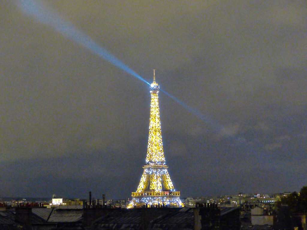 Как нарисовать Эйфелеву башню Эйфелева башня является одной из самых узнаваемых достопримечательностей столицы Франции Парижа Ее не так сложно нарисовать, как может показаться, — достаточно немного попрактиковаться Проще всего