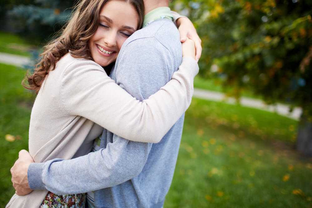 Как обнимать девушку чтобы ей было приятно — kak.manesu.com