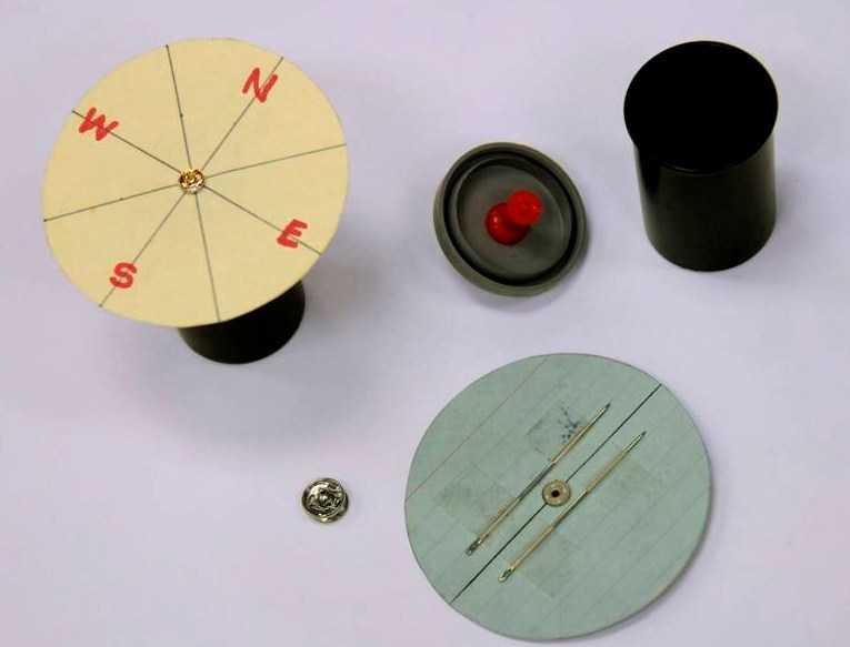 Как сделать компас Магнитный компас является древним навигационным инструментом, используемым для нахождения основных направлений: север, юг, запад и восток Он состоит из намагниченной иглы, которая притягивается к северному магнитному