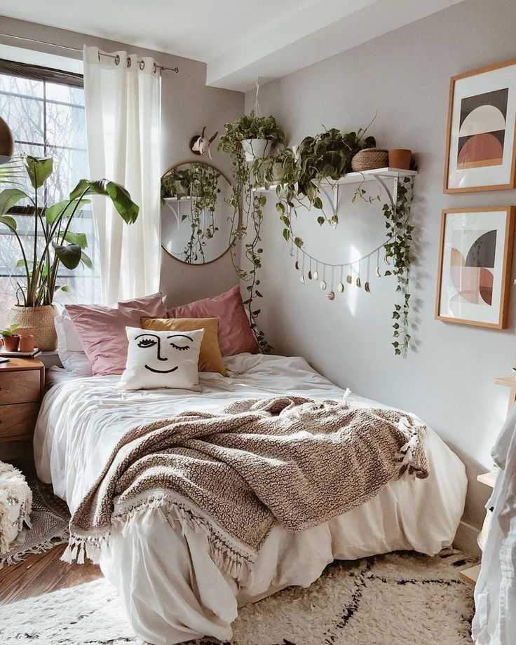 Как красиво украсить свою комнату: летний и зимний декор
 - 24 фото