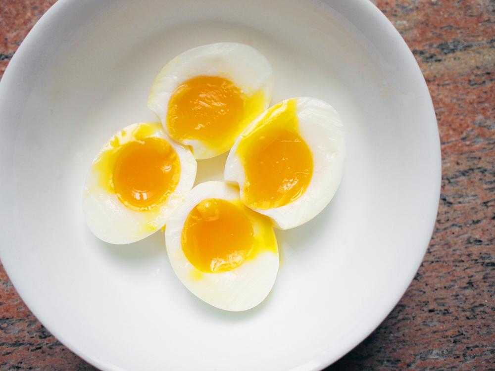 Как и сколько варить яйца: в микроволновке, кастрюле и мультиварке
