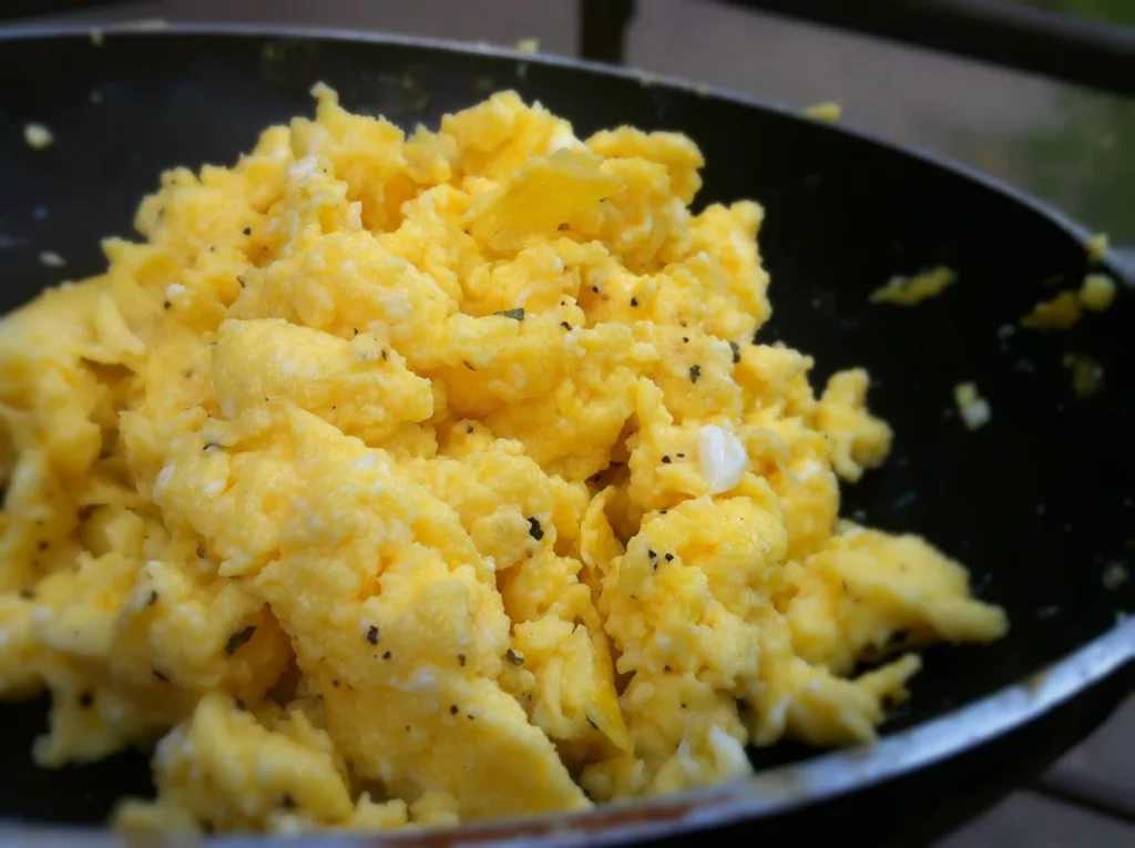 Как приготовить яичницу-болтунью по пошаговому рецепту с фото
