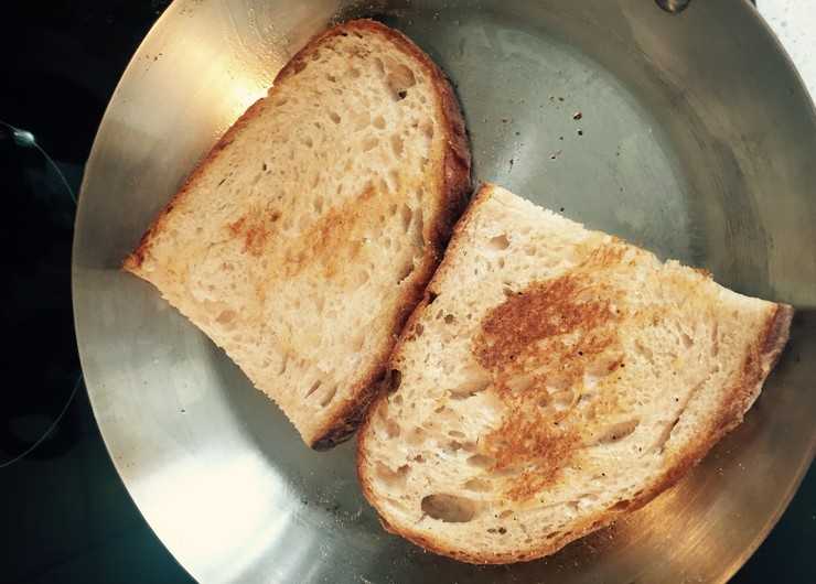 Как подсушить хлеб в микроволновой печи: делаем сухарики в свч