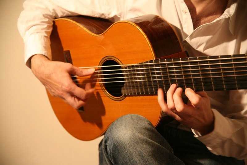 Как научиться играть на гитаре с нуля (за 14 дней): инструкция для начинающих