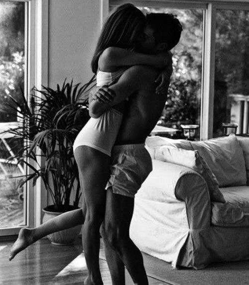 ᐉ парень крепко прижимает девушку. распознать чувства мужчины к себе легко! присмотритесь, как он обнимает… - mariya-mironova.ru