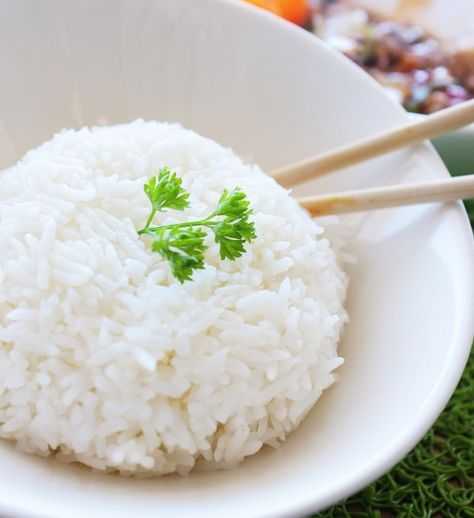 Как приготовить клейкий рис из обычного Клейкий рис обладает особым вкусом и текстурой Он используется во многих блюдах японской и тайской кухни К сожалению, такой рис продается далеко не везде Тем не менее, можно придать клейкость