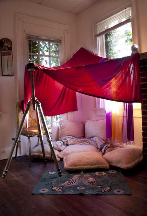 Как сделать шалаш дома из одеяла и подушки? - placeclean