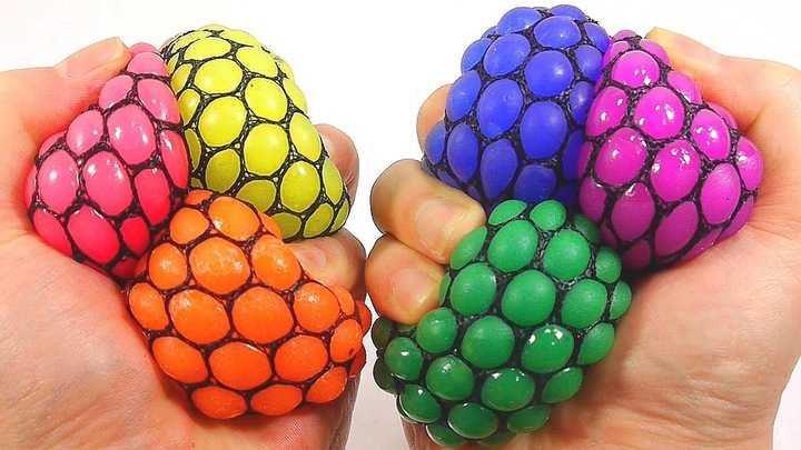 Как сделать мячик антистресс Мячик-антистресс довольно легко смастерить из подручных материалов Все, что вам понадобится – это несколько шариков и подходящий материал, который вы туда поместите Если вы хотите, чтобы ваш самодельный
