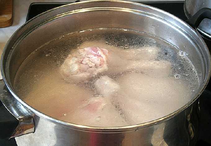 Сколько варить курицу для супа, чтобы получить наваристый бульон?