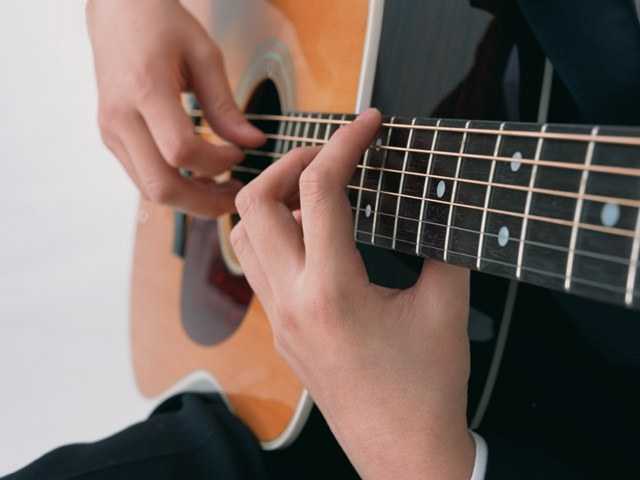 Основные уроки игры на гитаре. самоучитель на гитаре для начинающих.