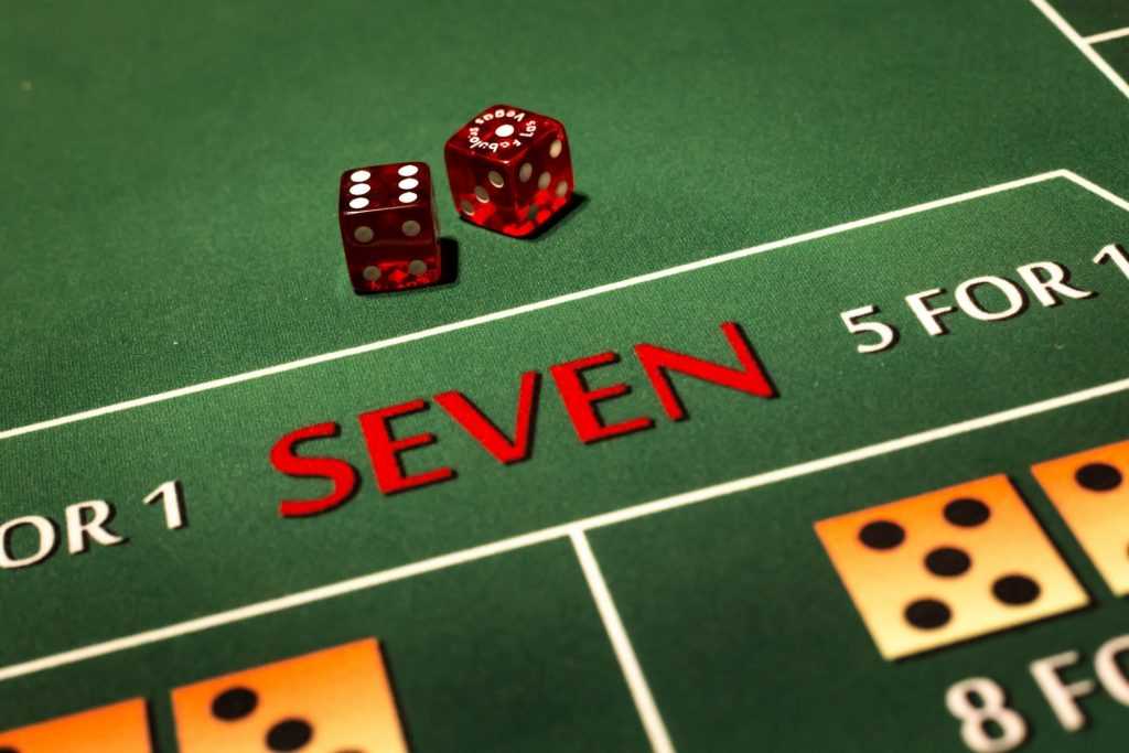 Покер на костях - детальные правила игры в покер на костях