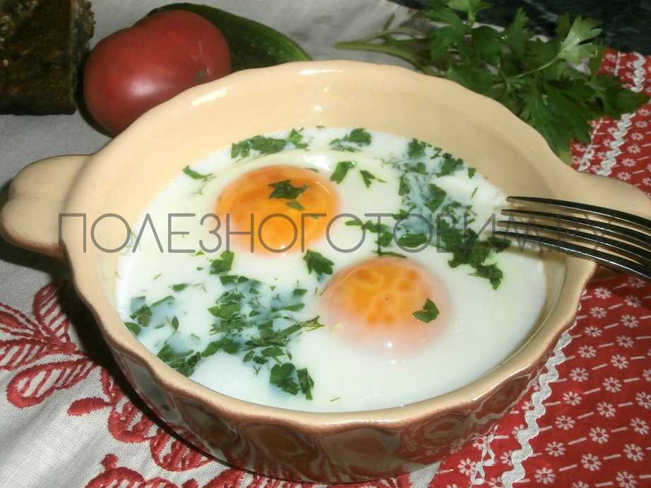 Как приготовить яйца в корзинке Яйца в корзинке — отличный способ зажарить яйцо, поместив его в кусок хлеба Этот рецепт известен под многими другими названиями, но как его ни назови, получается вкусное и оригинальное белковое блюдо Даже