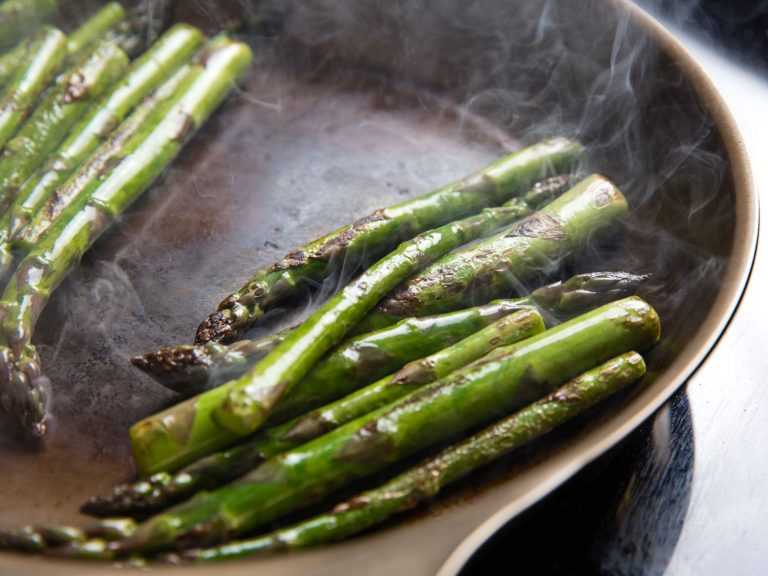 🍀 как готовить спаржу зеленую замороженную: секреты сохранения полезных свойств | рецепты отварной спаржи, на сковороде, в мультиварке и крем-супа