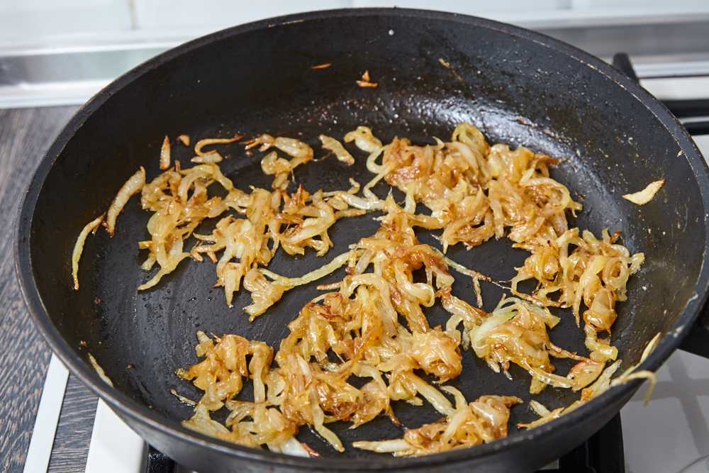 Карамелизированный лук: как готовить, с чем его едят? 5 рецептов, как карамелизировать лук