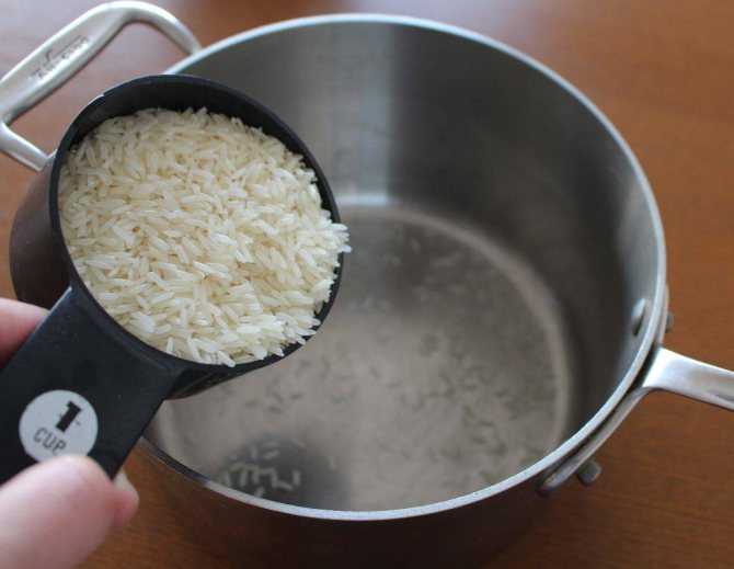 Как приготовить рис в скороварке Скороварка является идеальным приспособлением для легкого и быстрого приготовления риса Процесс тушения в скороварке занимает гораздо меньше времени, чем в обычной кастрюле, потому что она как бы