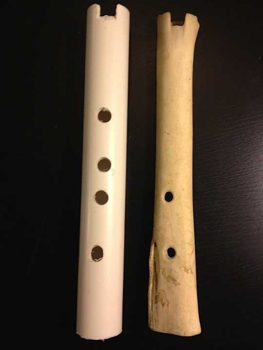Отверстия флейты. Древняя Свирель. Костяная флейта Цзяху. Флейта самый древний музыкальный инструмент. Первая флейта.
