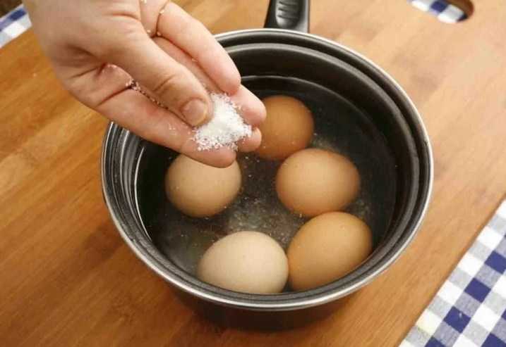 Как сварить яйца, чтобы они легко чистились и не потрескались при варке – рецепты с фото