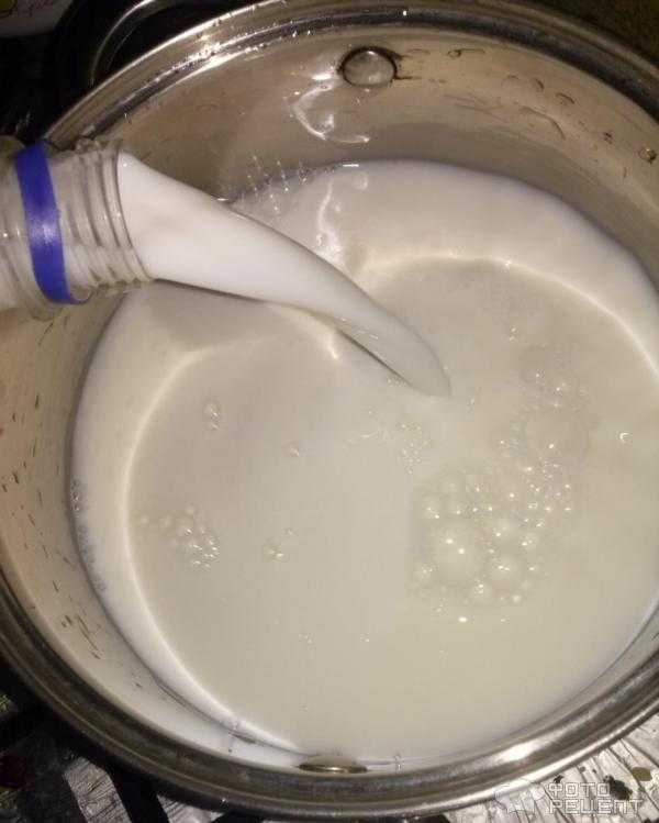 Как приготовить кислое молоко Досадно обнаружить в холодильнике скисшее молоко В то же время простокваша прекрасно подойдет для приготовления разнообразных видов выпечки и маринада Впрочем, не нужно использовать молоко, которое