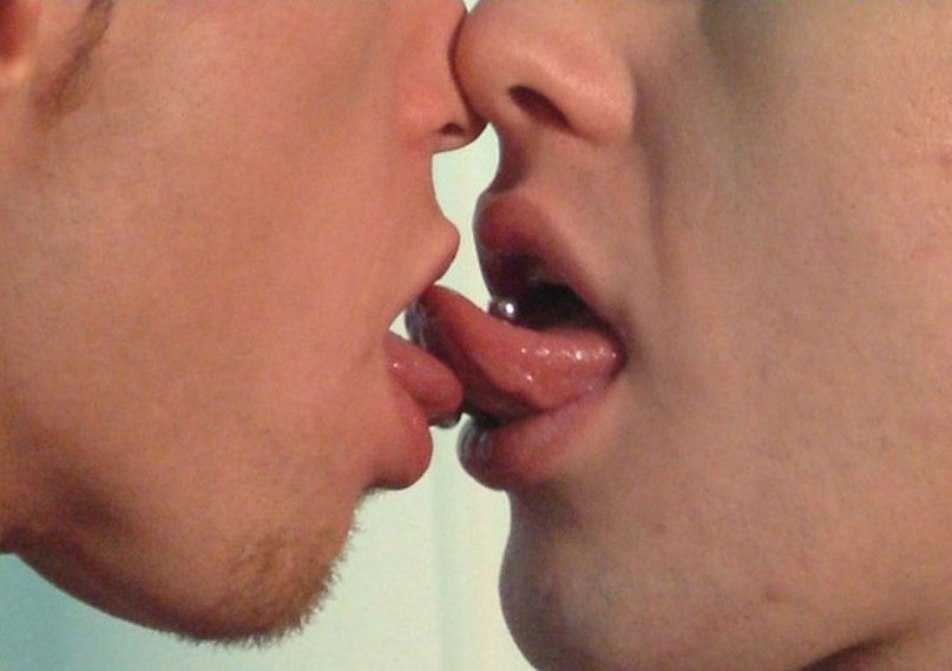 Как целоваться с языком: способы и основные техники потрясающего поцелуя