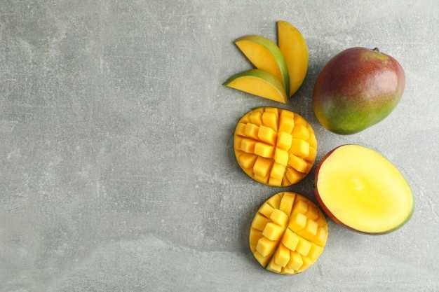 Как разделать манго с косточкой, два простых способа