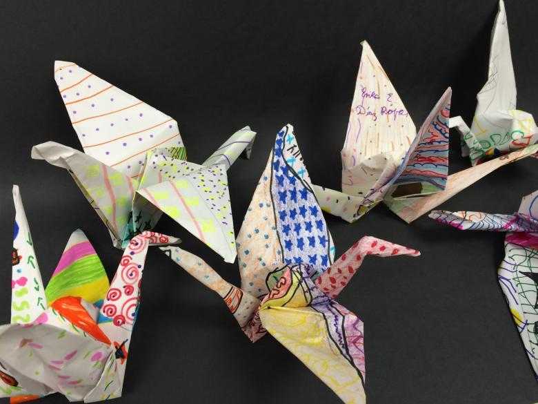 Оригами журавлик: пошаговая инструкция, как сложить из бумаги своими руками. фото схем, примеров и вариантов