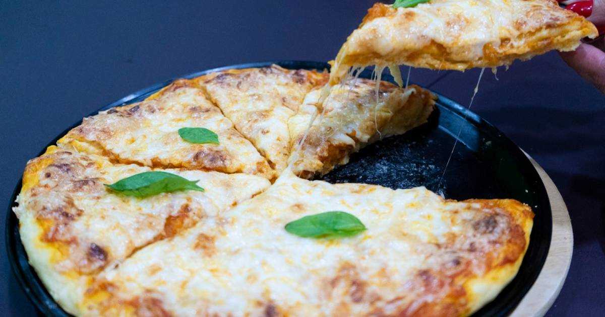Пицца – рецепты в домашних условиях в духовке, с сыром, колбасой, курицей, (пошагово)
