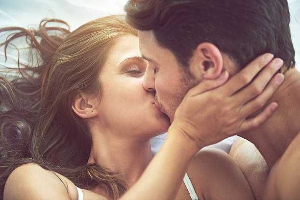 Как правильно описывать поцелуи (часть вторая) | не любо - не читай
