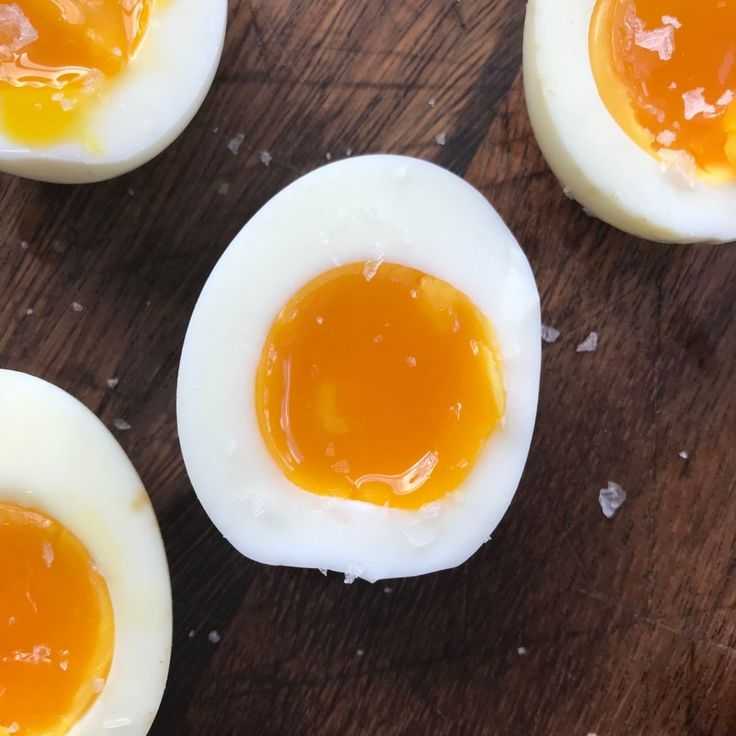 Как и сколько варить яйца всмятку: простые рецепты