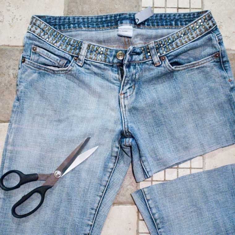Как сделать модные шорты из джинс своими руками: рваные красивые модели