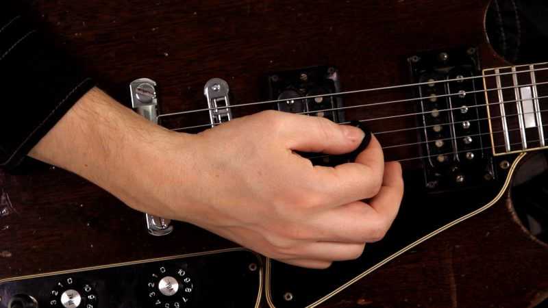 Как научиться играть на бас-гитаре