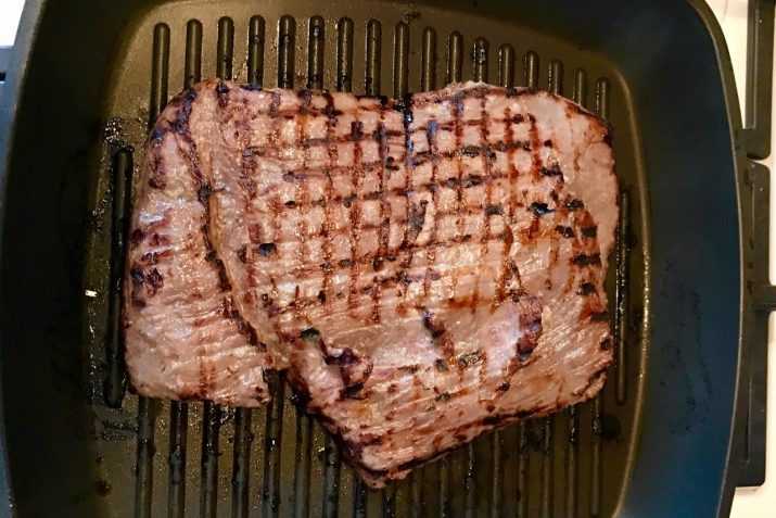 Как приготовить стейк из говядины — это просто и сложно одновременно, но зная некоторые хитрости этого блюда, вы сможете овладеть искусством его приготовления