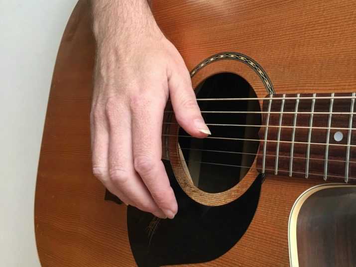 Как играть слэпом на бас–гитаре Хотите научиться играть слэпом В этой статье содержатся базовые инструкции по этой технике игры Вам нужно будет использовать ваш большой палец для удара и указательный или средний для подцепа Чтобы