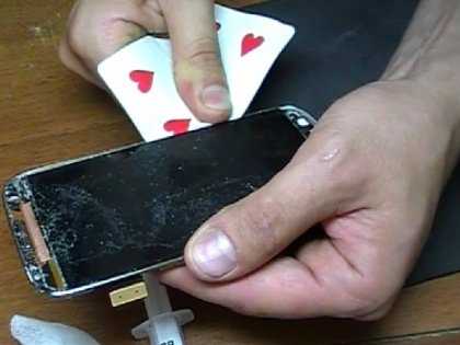 Как снять защитное стекло с телефона после его повреждения