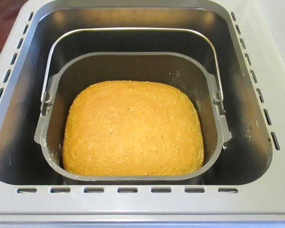 Кукурузная мука хлебопечка рецепты. Хлебопечки. Выпечка из хлебопечки. Решетка для хлеба из хлебопечки. Хлебопечка с хлебом.