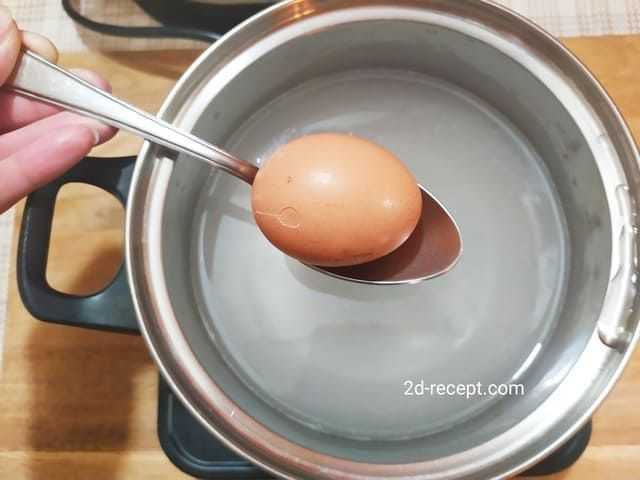 Как сварить яйца с трещинками целыми, чтоб не вытекли при варке: простые эффективные советы – рецепты с фото